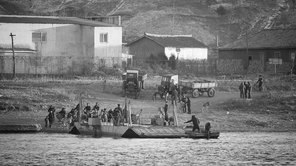 North Korean smuglers on the Chinese-North Korean border